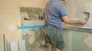 ПЛИТКА НА КУХНЕ.КАК КЛЕИТЬ ПЛИТКУ.