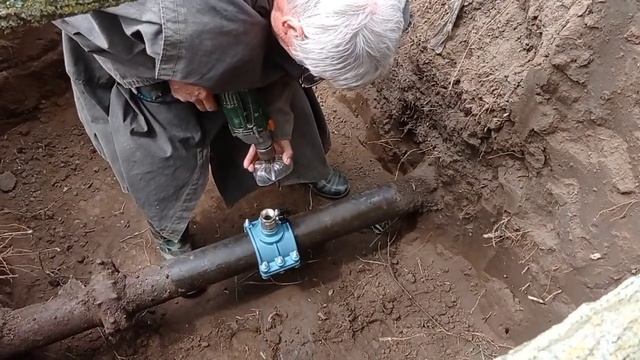 врезка в трубу водопровода. смотреть онлайн