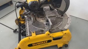 Köp Kap, klyv & geringssåg DeWalt D27107 på Klaravik