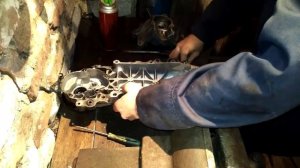 Как снять подшипник коленвала с картера двигателя на 4Т (4T) скутере.mp4