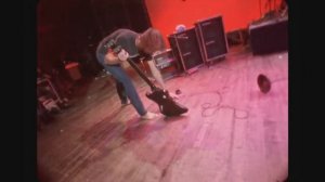 @nirvana Kurt Cobain Destroying Guitar / Nirvana - (Live At The Paramount)