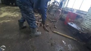 Ставим новые гусеницы на советский ДТ-75. Разбираем каретки. Начало.