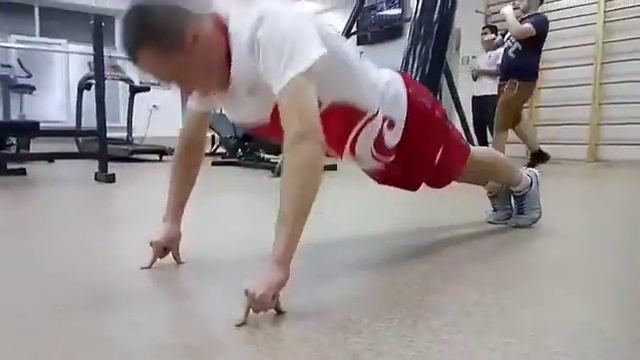Отжимание на 4 пальцах смотреть онлайн