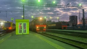 Электропоезд ЭД9Т-0015 с пригородным сообщением Пенза-Ртишево и автомотриса ПМА-1