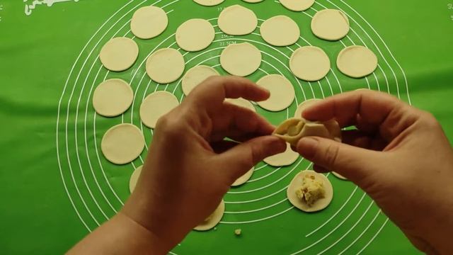 ВАРЕНИКИ С КАРТОШКОЙ ИЗ ЗАВАРНОГО ТЕСТА смотреть онлайн