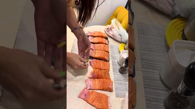 Самый простой рецепт засолки сёмги,  прямиком с самого севера! Легко и просто!