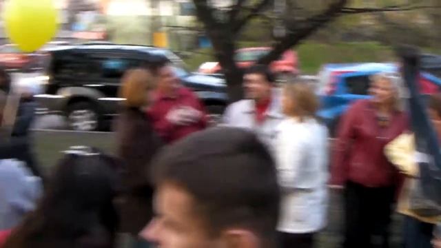 4 года клубу. Раздача подарков смотреть онлайн