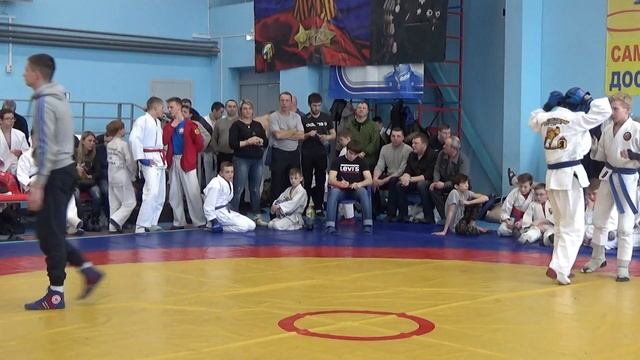 Калистратов Евгений в синем 1 бой смотреть онлайн