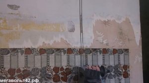 Штробление бетонной стены штроборезом.