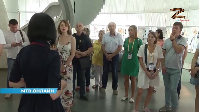 Андрей Бочаров встретился с главой Ростуризма Зариной Догузовой смотреть онлайн