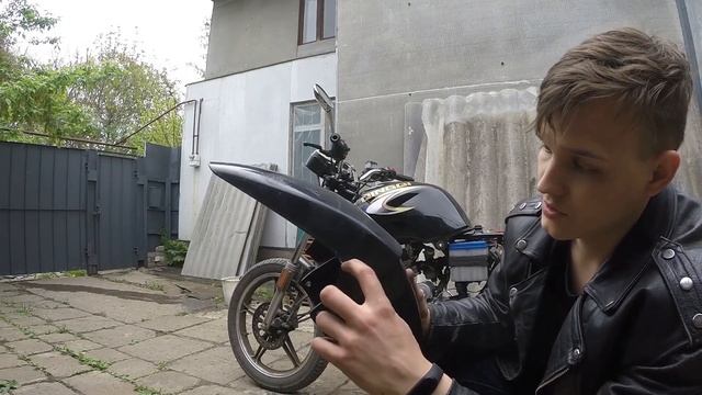 Клею пластик на мотоцикл. Хлориновая ткань + ацетон. Кастом фара!Обслуживаю мотоцикл. смотреть онлайн