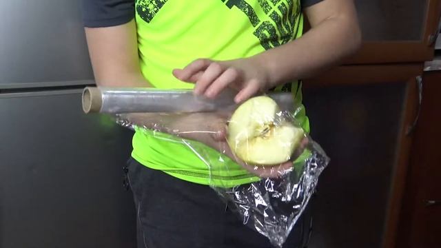 5 ЛАЙФХАКОВ С ПИЩЕВОЙ ПЛЁНКОЙ | СПОРИМ НЕ ЗНАЛ? | 5 FOOD FILM LIFE HAKS смотреть онлайн