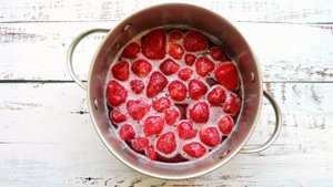 Варенье из клубники с перцем и мятой
