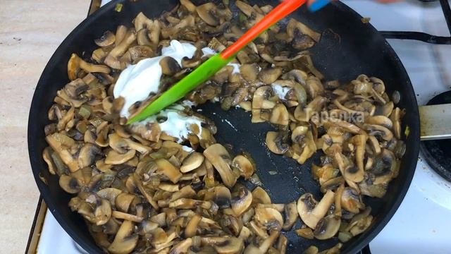 Это классика. А если еще смешать, то получится еще вкуснее. Вкуснятина из обычной картошки и грибов смотреть онлайн