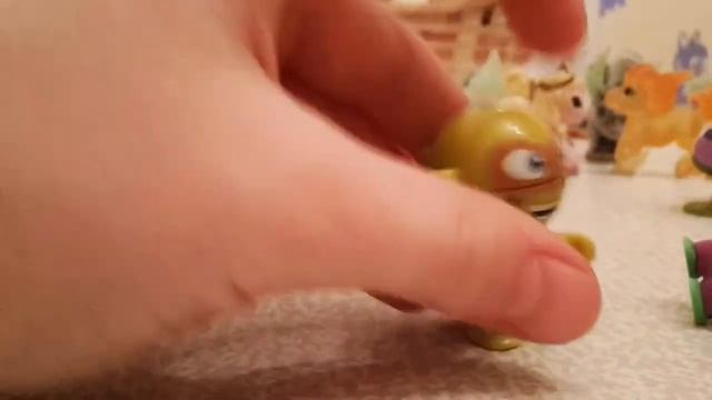 Обзорки на игрульки из под киндера . И от подруг... смотреть онлайн