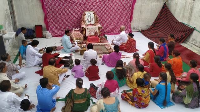 Bhajan- 'Nirmal Ganesh Teri Jai Ho Ganesh' by Ashish Ji at Navratri Havan at Goraya (With Subtitles смотреть онлайн