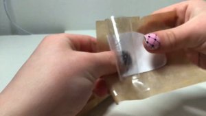 Как сделать из скотча и пергамента наклейку для бумажных сюрпризов