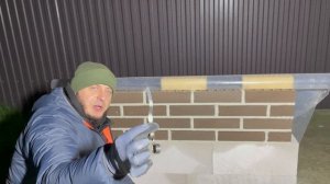 Очень чистая кладка тёмного Кирпича на белой смеси в полный шов Английской кельмой
