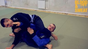 Школа БДД. Урок 33. Разрыв захвата при выходе на рычаг локтя