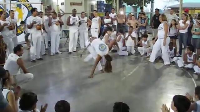 Capoeira na ilha da conceição entrega de corda 2012 parte 3.AVI смотреть онлайн