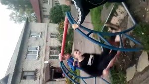 школьники делают солнышко на качели 100 штук!!!?