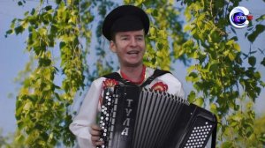 "По северу по вольному"  (Ансамбль "Балагуры",сл. Арон Менц, муз. В.Охапкин) исполняет Д.Суслов.