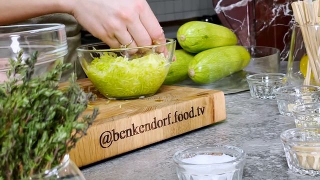Котлеты с кабачком, Кабачковые рулеты с курицей, Вкусные жаренные кабачки. #фудгид смотреть онлайн