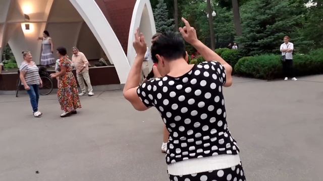 СЕГОДНЯ НОЧЬЮ БЕЗ ОБМАНА, ТЫ ЕЁ КОРОЛЬ!???/ТАНЦЫ В ПАРКЕ ГОРЬКОГО ХАРЬКОВ ИЮНЬ 2021 смотреть онлайн