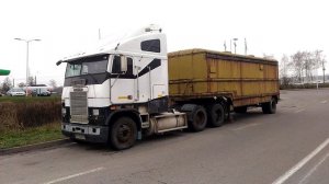 Freightliner FLA с одноосным полуприцепом ОдАЗ-828М