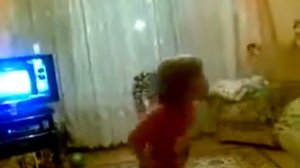 ребенок ругает маму и бабушку