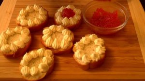 Праздничные бутерброды с икрой / Новогодние бутерброды / Как подать икру на Новый год