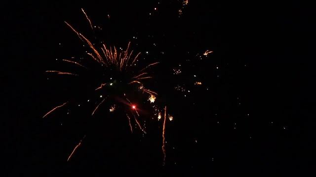 Салют, фейерверк TKB503-1 Крутой заряд 108 залпов х 1 калибр смотреть онлайн