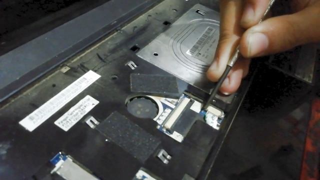 BONGKAR NOTEBOOK ACER ASPIRE ONE смотреть онлайн