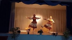 Танец с ложками любительский дуэт Весёлые казачки .