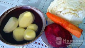 Борщ с фасолью и свиными ребрышками