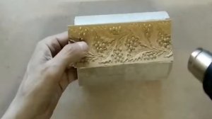 Ваза из картона декорированная молдингом из древесной пульпы