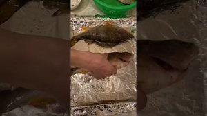 Обалденный и очень простой способ приготовления окуня в духовке, в чешуе