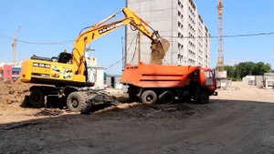 Рытьё траншей под трубы. Экскаватор. Аренда спецтехники.