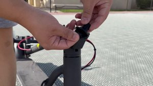 NAVEE V40 PRO ELECTRIC SCOOTER