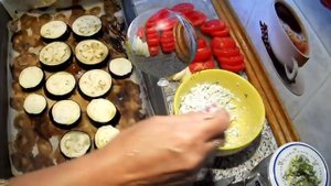 ЗАПЕЧЕННЫЕ БАКЛАЖАНЫ В ДУХОВКЕ С СЫРОМ И ПОМИДОРАМИ | Irina Belaja