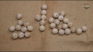 Шарики или бусы из дерева с помощью дрели.