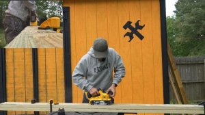 Новинка DeWALT DCW220 - ленточная шлифовальная машина на аккумуляторе обзор и тест