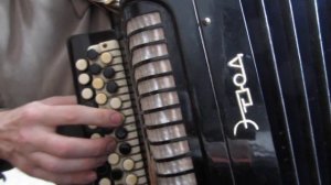 Белым снегом -  первый день разучивания на баяне