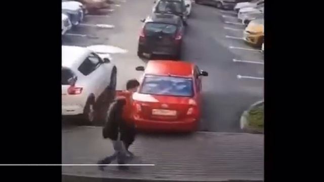 Руками разбил стекло автомобиля смотреть онлайн