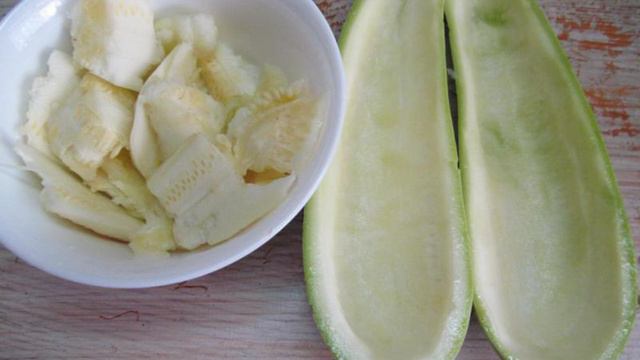 Холодный суп из кабачка с морковью и томатным соком