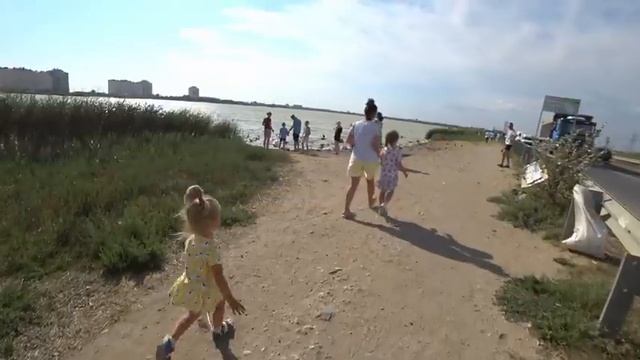 Крым Уехали с косы Беляус в Севастополь живём в машин Розовое озеро Евпатория Четвёртая часть. смотреть онлайн