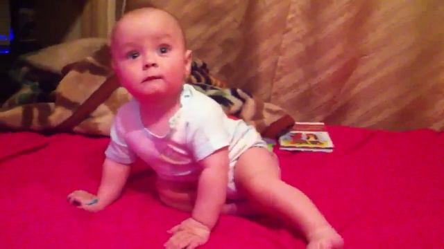 Владик научился ползать на четвереньках смотреть онлайн
