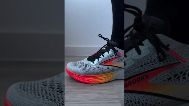 Спортивная модель Brooks Hyperion Elite 4