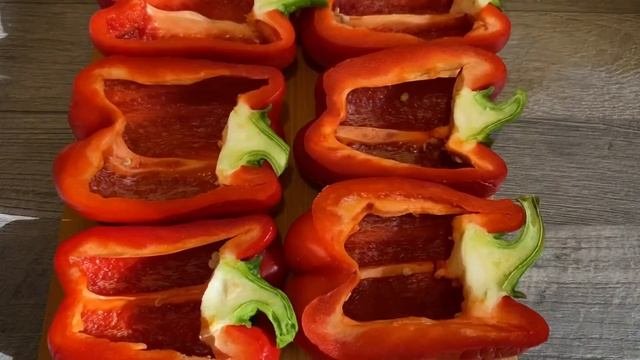 Перец болгарский фаршированный.Быстро ,красиво и вкусно.#перец#фарш#еда #рецепт#вкусно #