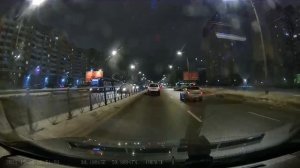 28.12.23 На проспекте Большевиков 40 перевернулся автомобиль такси.